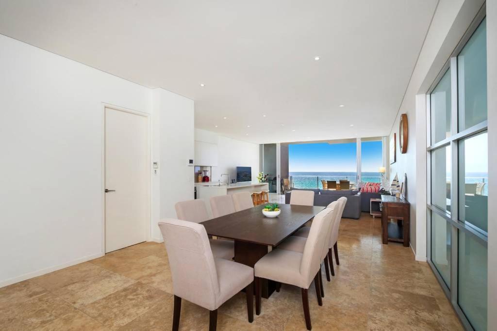 Beach And Ocean Front Penthouse With Wifi And Parking Apartment Entrance Bagian luar foto